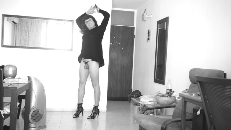 Voyager: Crossdresser Show