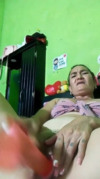 Amcık çıplak mastürbasyon yapıyor orta yaşlı seksi kadın