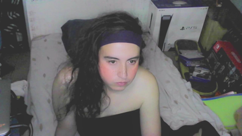 Ruby Stars: Cute cd girl, beautiful eyes and face. Kissing, licking and...