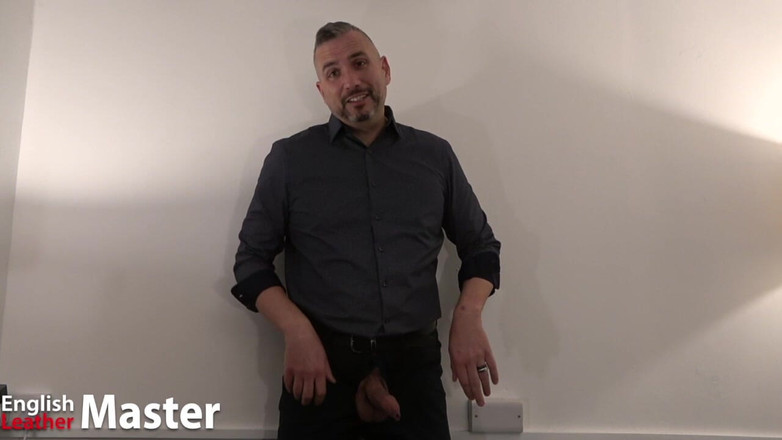 EnglishLeathermaster: Bu guru lagi asik masturbasi dan nyuruh