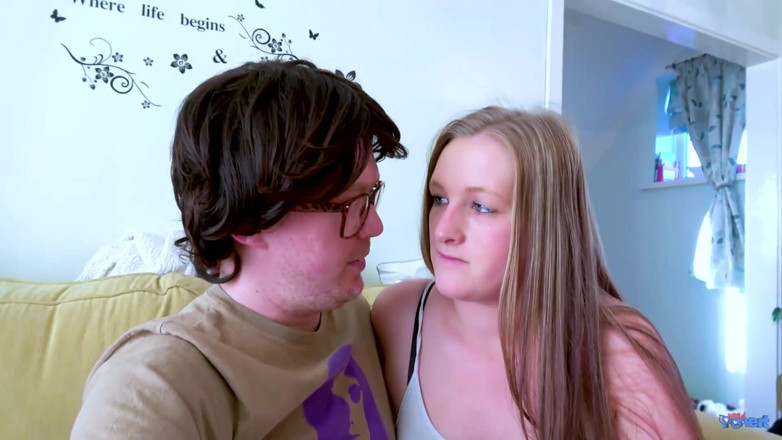 Nerd Pervert: Gina Parker - puta limpiadora lamiendo todo el esperma nerd