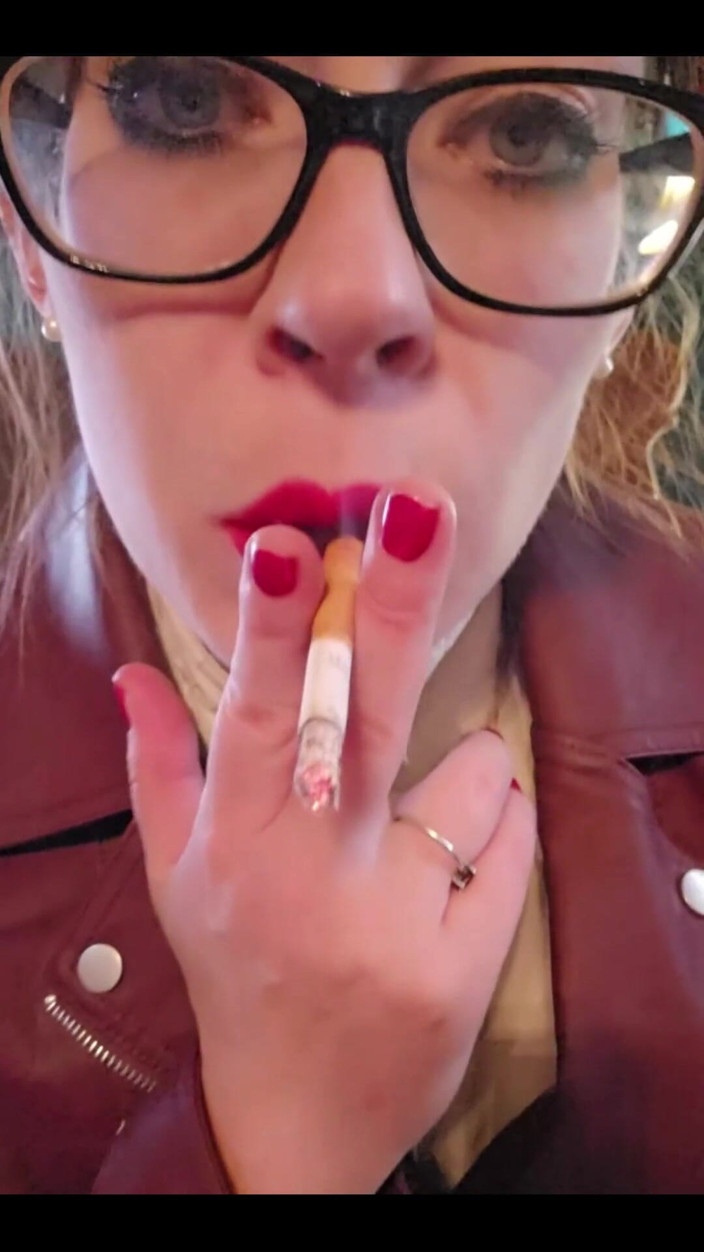 MistressThrope: Leather Smoking
