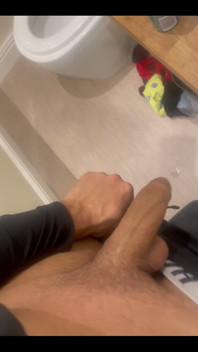 Anyone Wanna Cum Get Me Hard