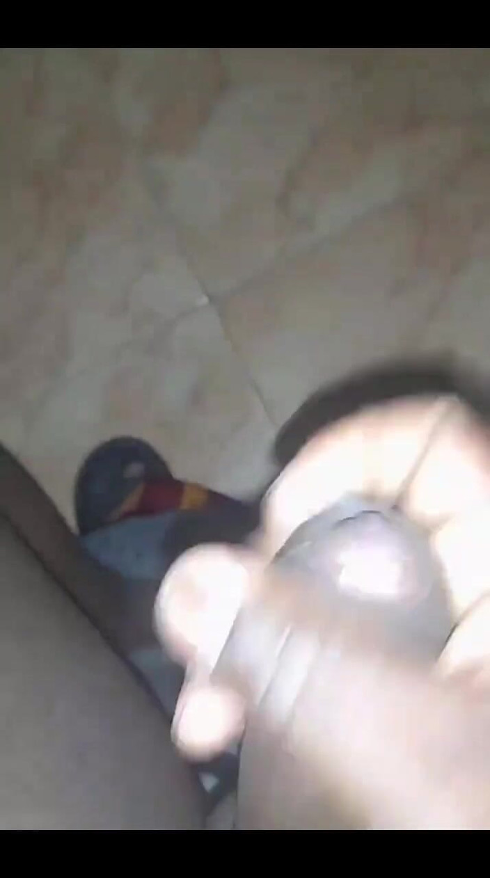 Haydenbbc: Branlette par une grosse bite noire