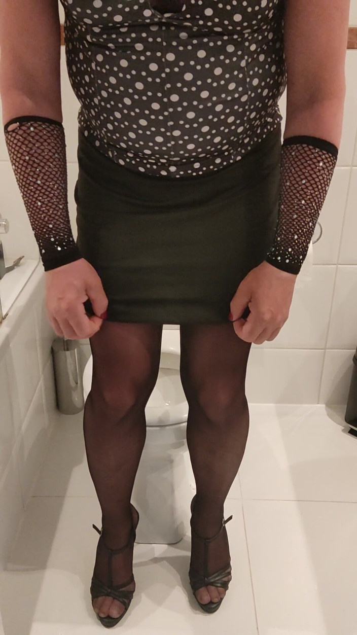 Ashlie: Sissy Training, How Should She Pee?