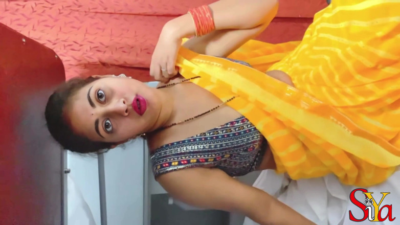Vicky Siya: Indian Siya Bhabhi Honeymoon in Train with Strange Passenger