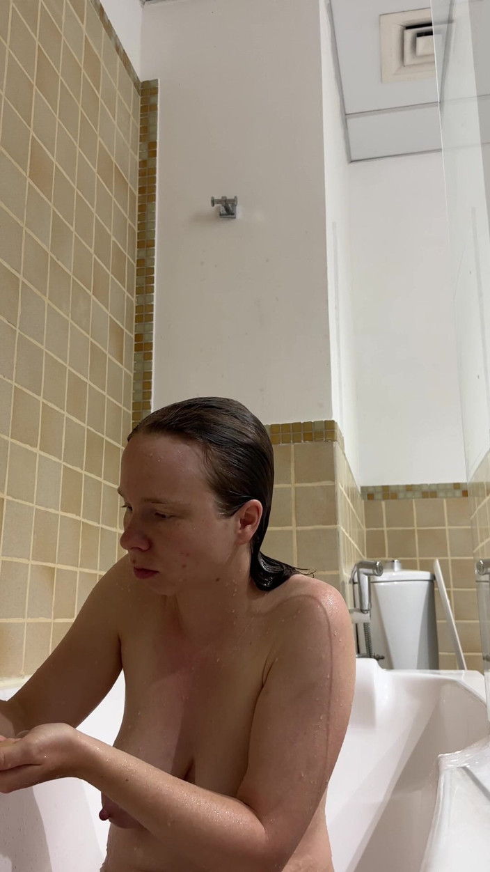 SweetLucy96: Tonåring med kåta, hängande bröst