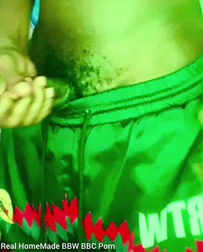 Big black cock BBCee: Tachinare cu swingeri mângâindu-mi neagră mare