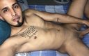 David Torres: Я мастурбую наодинці вдома, хочу сексу