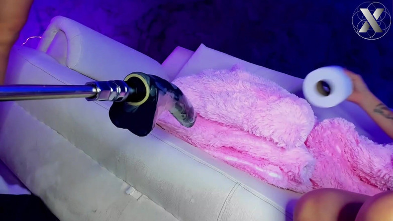 Feet Lovers club: Moje dildo jde dovnitř a ven, rychle, hluboko, nemilosrdně