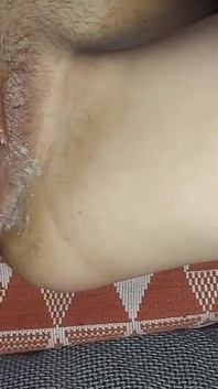 보지에 있는 거대한 병, 가능한 한 깊게 쑤셔. 질 파열