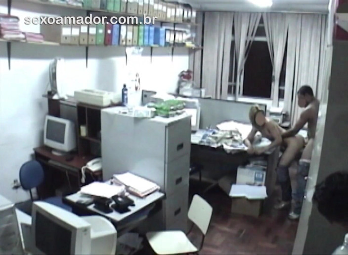 Amateurs videos: Azgın çalışanlar mesai sonrası ofiste seks yapıyor