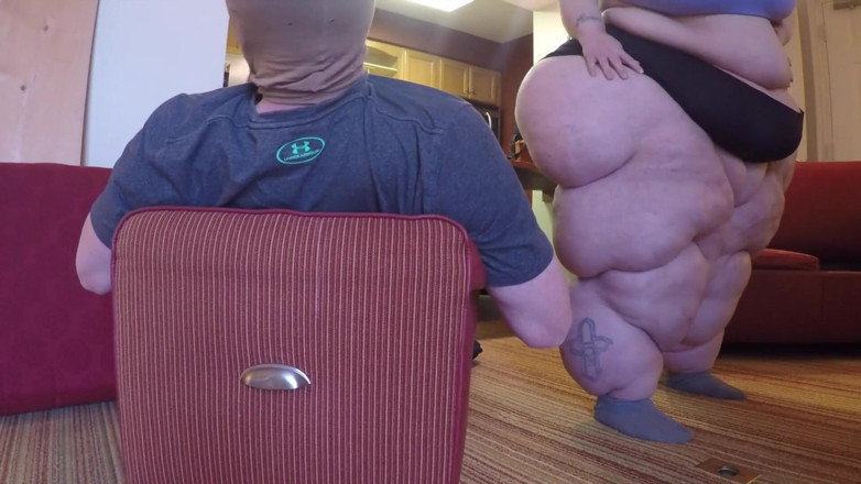 Full Weight Productions: SSBBW Bobbi Jo's failed trample &amp; sofa squash