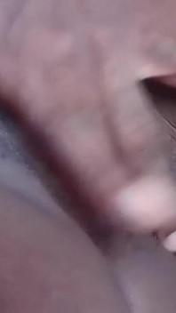 Mi sgrilletto la mia figa pelosa un incredibile orgasmo intenso