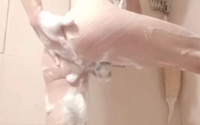 Lana Tuls Production: Duşta mancunt ve klitorisimle oynuyorum