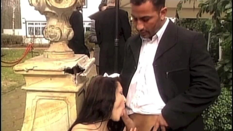 Inhonorof porn: Blowjob di pesta pernikahan