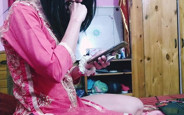 Bolly Karma: Het MILf blir rök innan hon suger kuk