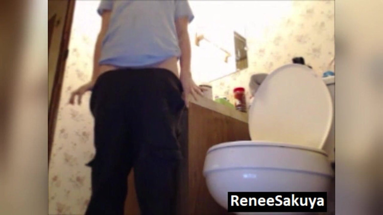 Renee Sakuya: 間近でおしっこと自慰行為