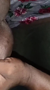 Hintli evli kadın genç erkek arkadaşıyla dışarıda sikişiyor
