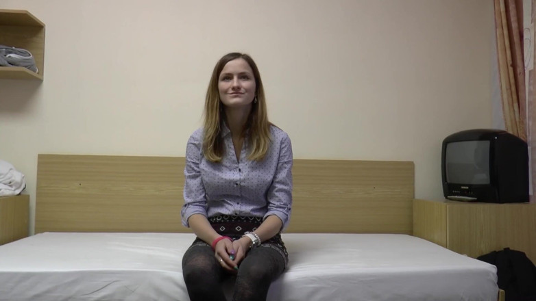 Casting GIRLS AND FIRST PORNO: Amatör genç kız ilk kez sikişiyor ve sakso çekiyor