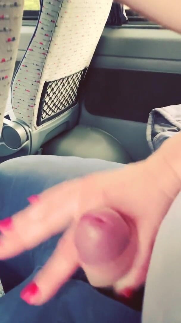SugarNadya: SugarNadya a decis să masturbeze un străin în aer liber în autobuz...
