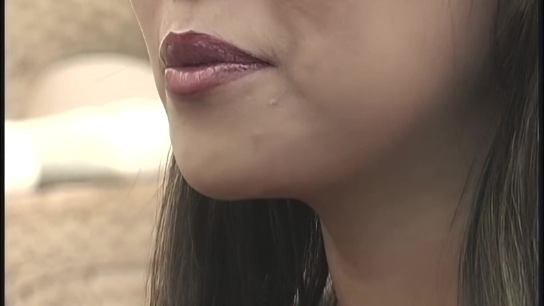 Asian Milfs n Teens: Sabrine Maui prend une grosse bite crue dans la chatte