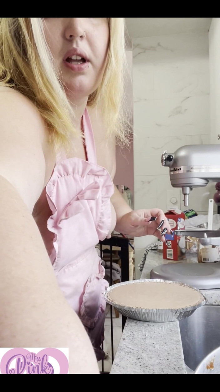 Miss Pink Plush: Une BBW dans la cuisine