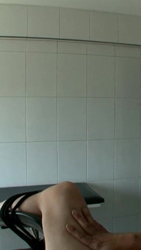 Blonďatá holka dominuje, když dělá bdsm s obrovským ptákem