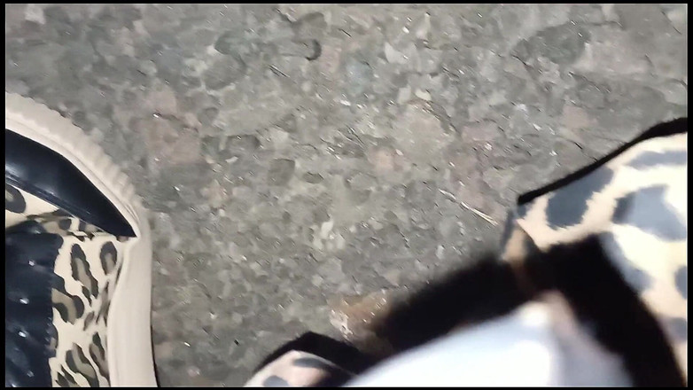 MisstressLeo: 女主人Leogoth给一个朋友，而娘娘腔leogoth则在观看并给她繁殖