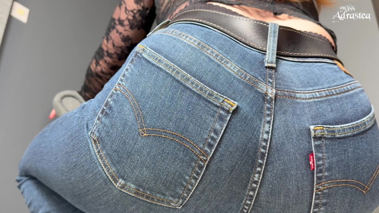 Miss Adrastea: Pancutan mani keras di bawah pantat saya dalam seluar jeans!...