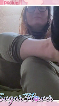 POV:君は僕の臭い足を見るために自分を縮めた