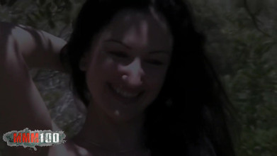 MMM100: アナ・マーティン:巨乳を持つポルノスターのブルネットアナ・マーティンが森で裸になる