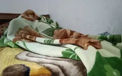 Ik ga in mijn stiefzusbed als ze thuiskomt van het werk