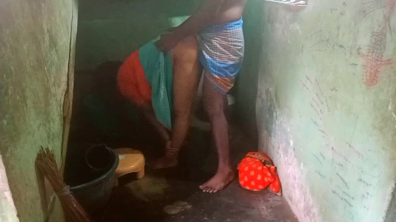 Desi Sathiya: गांव हसबैंड में देसी भारतीय पत्नी की चुदाई