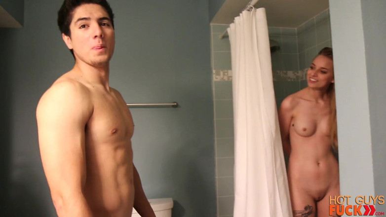 Hot Guys Fuck: El deportista universitario sin cortar mexicano Lucas Garza se folla...
