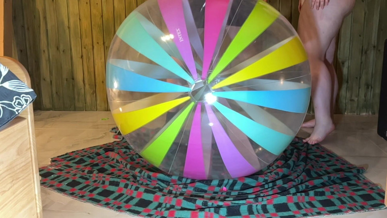 BeachBallsDuo: हमारे 200kgs के नीचे कुचल दो विशाल 42 और 48 Beachballs!