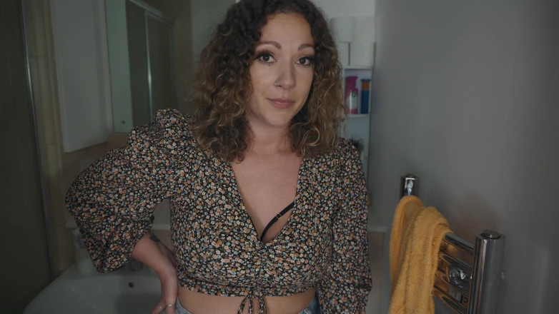 Sasha Curves: Nevlastní máma neochotně podá nevlastnímu synovi ruku