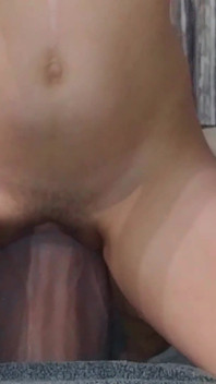 Ragazza Minuta Molto Magra La Strappa Con Un Grande