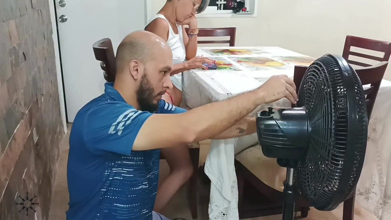 Calvohot70: 优秀的手动技术，我喜欢把你的长阴茎插入我湿润的阴户。