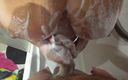 Emma Alex: Hete amateur tieten neuken onder de douche. POV close-up tietenbeurt...