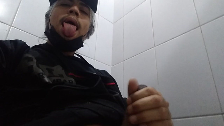 AlexAlejandro13: Adam Banyoda Oturuyor