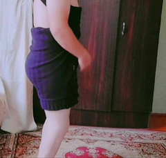 Kitty_Cross: Cewek sange ini lagi asik menggodaku dengan rok di windy...