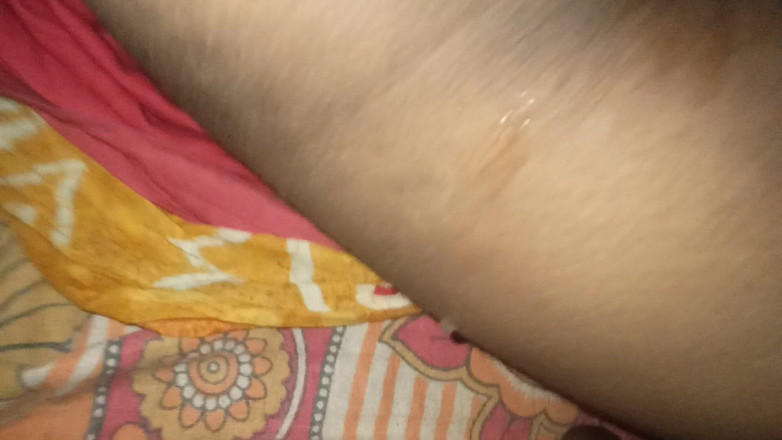 Raja puja: Мачеха трахается. Она была удивлена и отшлепалась