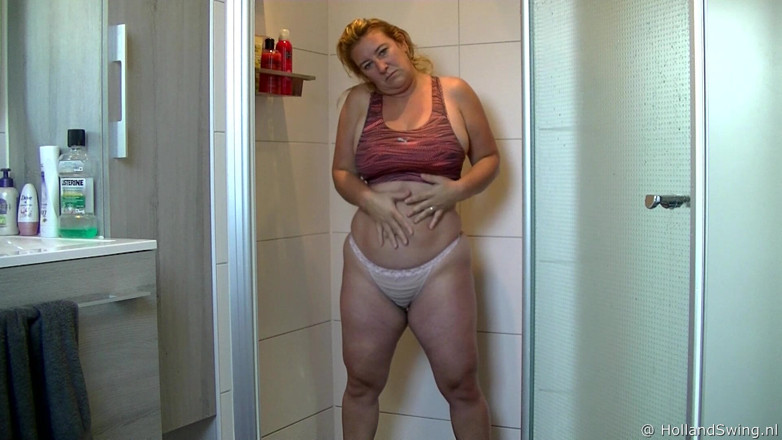 Nikki Holland: ฉากอาบน้ําหลังเล่นกีฬา