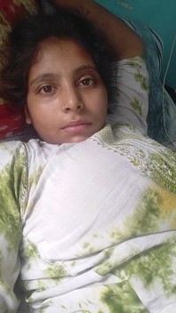 Muh Me Gira Diye sau Mai Chat Gayi