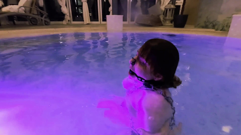 Elena917: Pedeapsă cu robie subacvatică