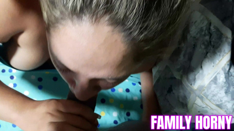 Miller Family: Колумбійська блондинка смокче мій член