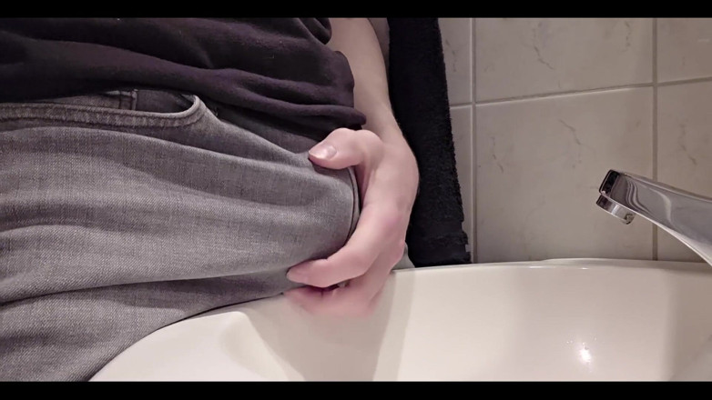 Awesome A: Se sent bien d’appuyer contre de la porcelaine
