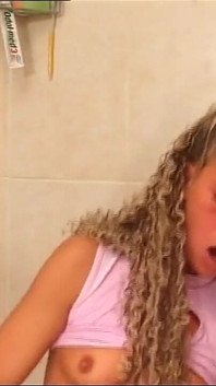 Niemieckie dziwki dostaje fucked i sika na koguty (pełny niemiecki film porno)