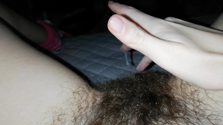 Cuteblonde666: Brincando com meu clitóris grande e molhado, gozada na buceta...